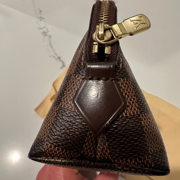 Louis Vuitton Cosmetic Pouch - Picture 9 of 11